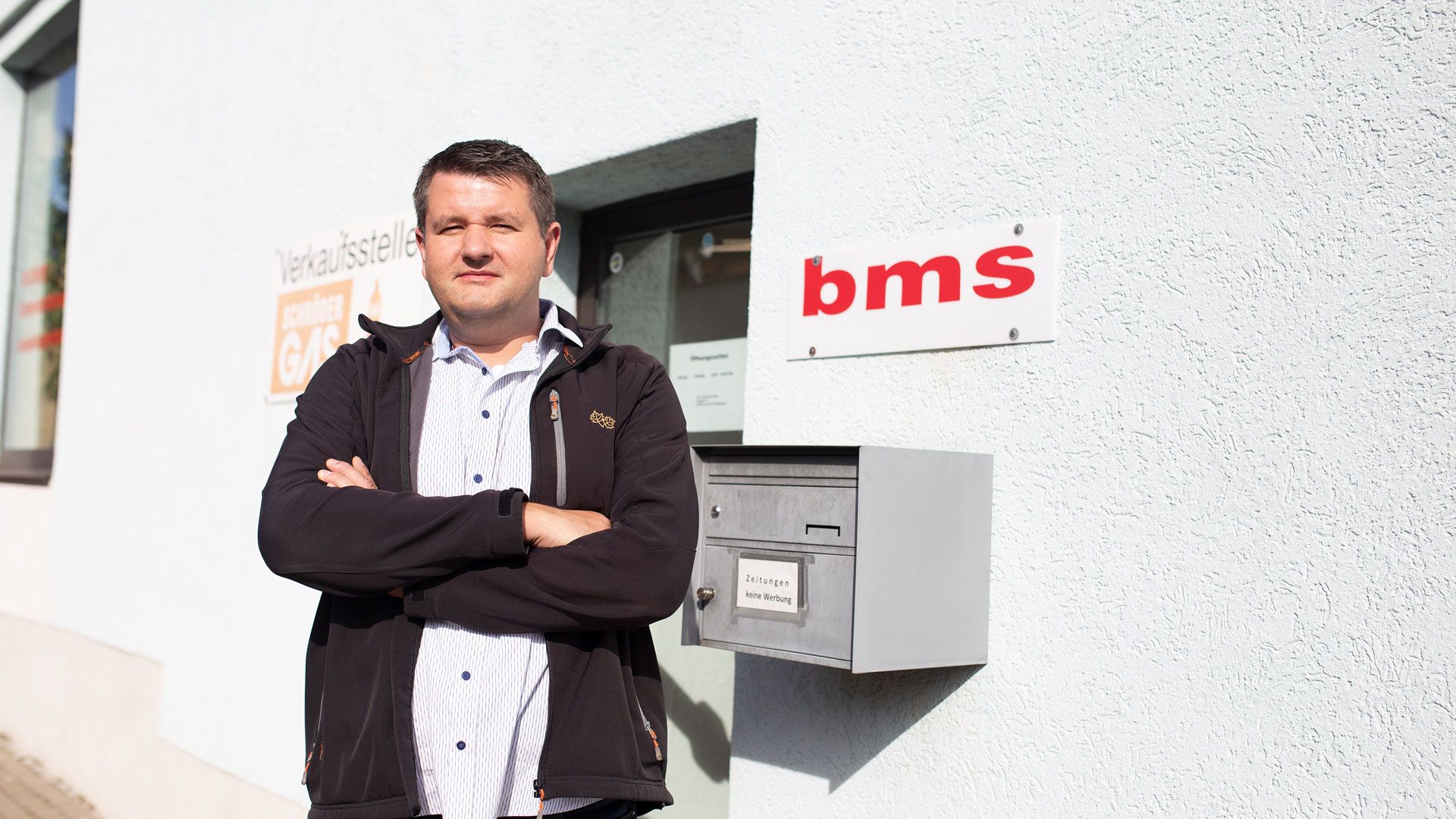 Inhaber Sören Neubarth Inhaber Sören Neubarth vor bms Rockmann GmbH Geschäftsstelle Arnstein